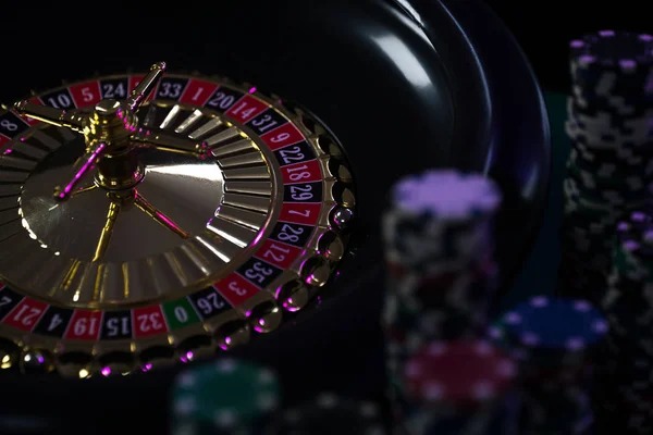 vivo7bet Fishing Arcade interface on iPhone and Android phone showing aim controls
